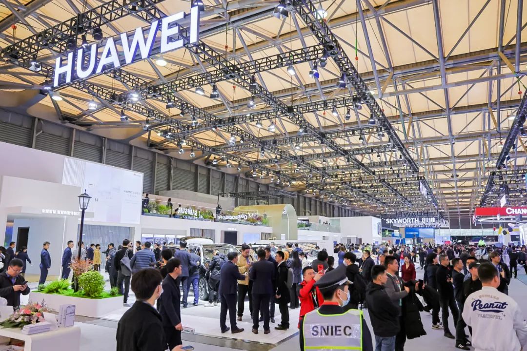 人口老龄化催生康养服务需求增长，华为AWE 2024展示智慧康养方案